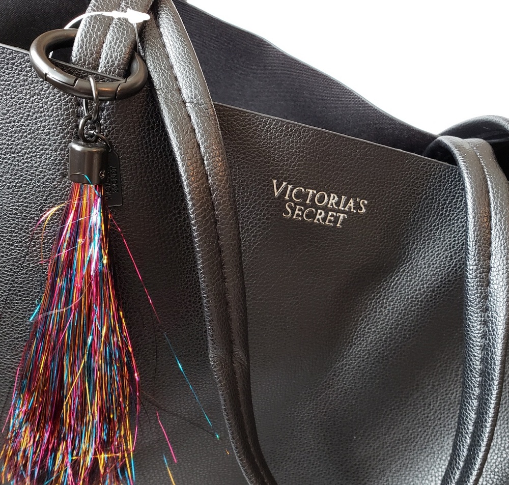 VICTORIA SECRET TOTE BAG NEW WITH/ CHARM - Picture 1 of 8